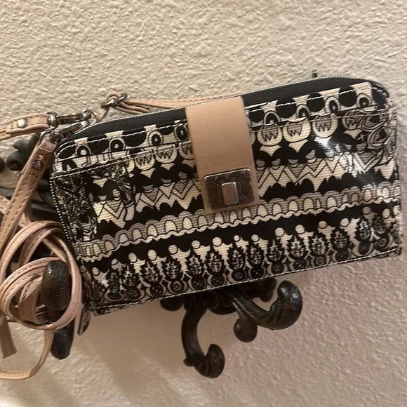 Sakroots Cross Body / wristlet Wallet artsy black cream doodle smartphone pocket - Picture 5 of 17